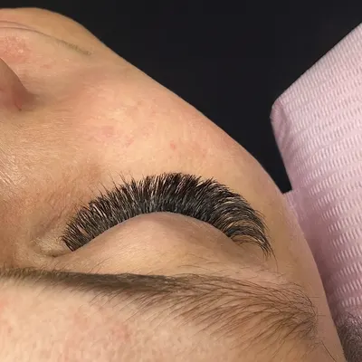 Karolina Liss Przedłużanie rzęs Stylizacja brwi